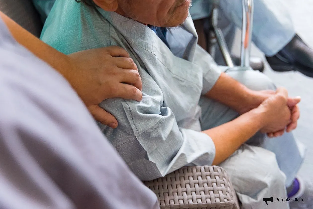 Поставили на ноги: врачи ВКБ №4 помогли тяжелобольному пациенту