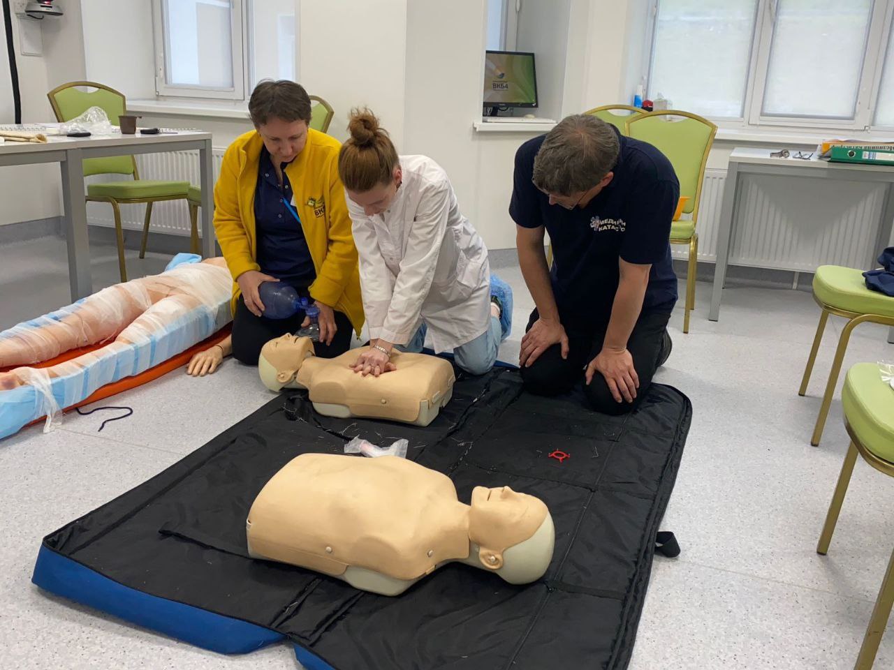 Сотрудники Владивостокской клинической больницы № 4 прошли обучение по оказанию экстренной медицинской помощи.