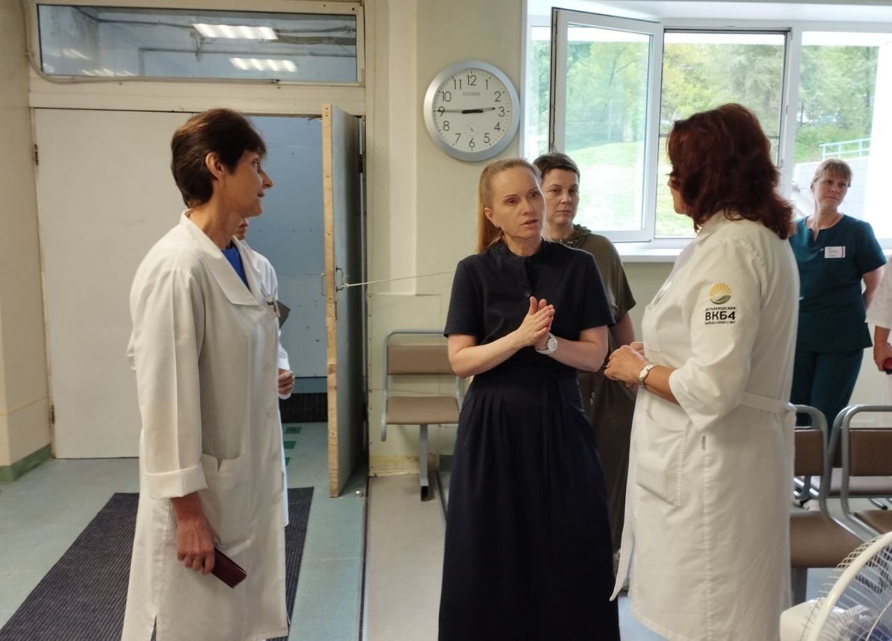 Директор Центрального НИИ организации и информатизации здравоохранения Минздрава России Ольга Кобякова с рабочим визитом посетила Дальзаводскую больницу.