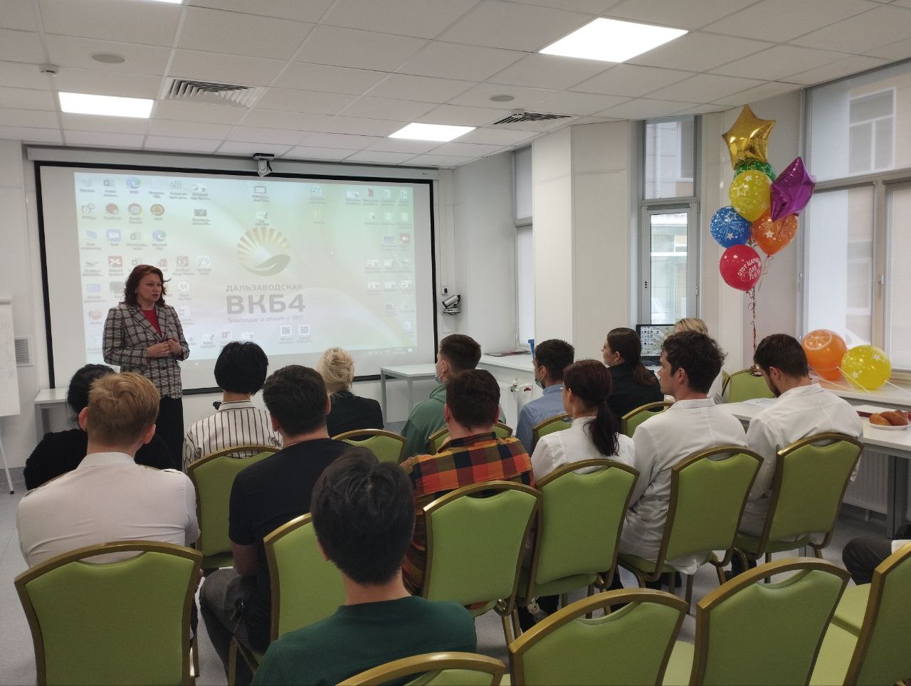 Сотрудники "Дальзаводской" больницы провели встречу со специалистами выездной патронажной паллиативной помощи поликлиники № 6. 