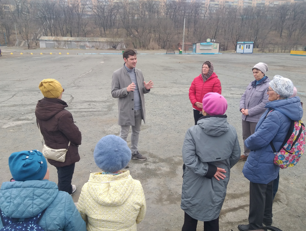 «Школа здоровья» Владивостокской клинической больницы №4 на этой неделе работала на выезде.
