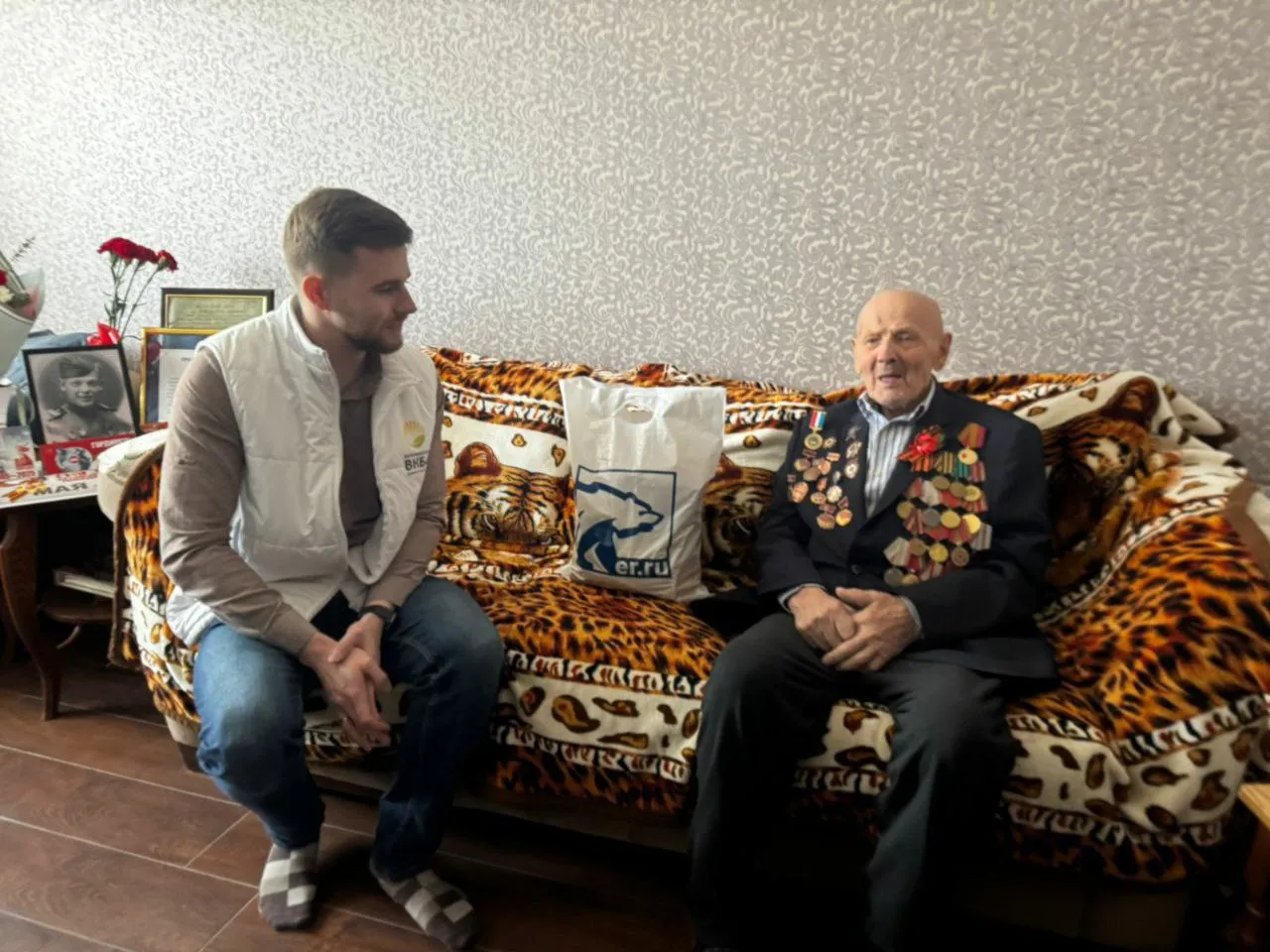 С заботой и уважением: врачи Владивостокской клинической больницы № 4 навещают ветеранов ВОВ 